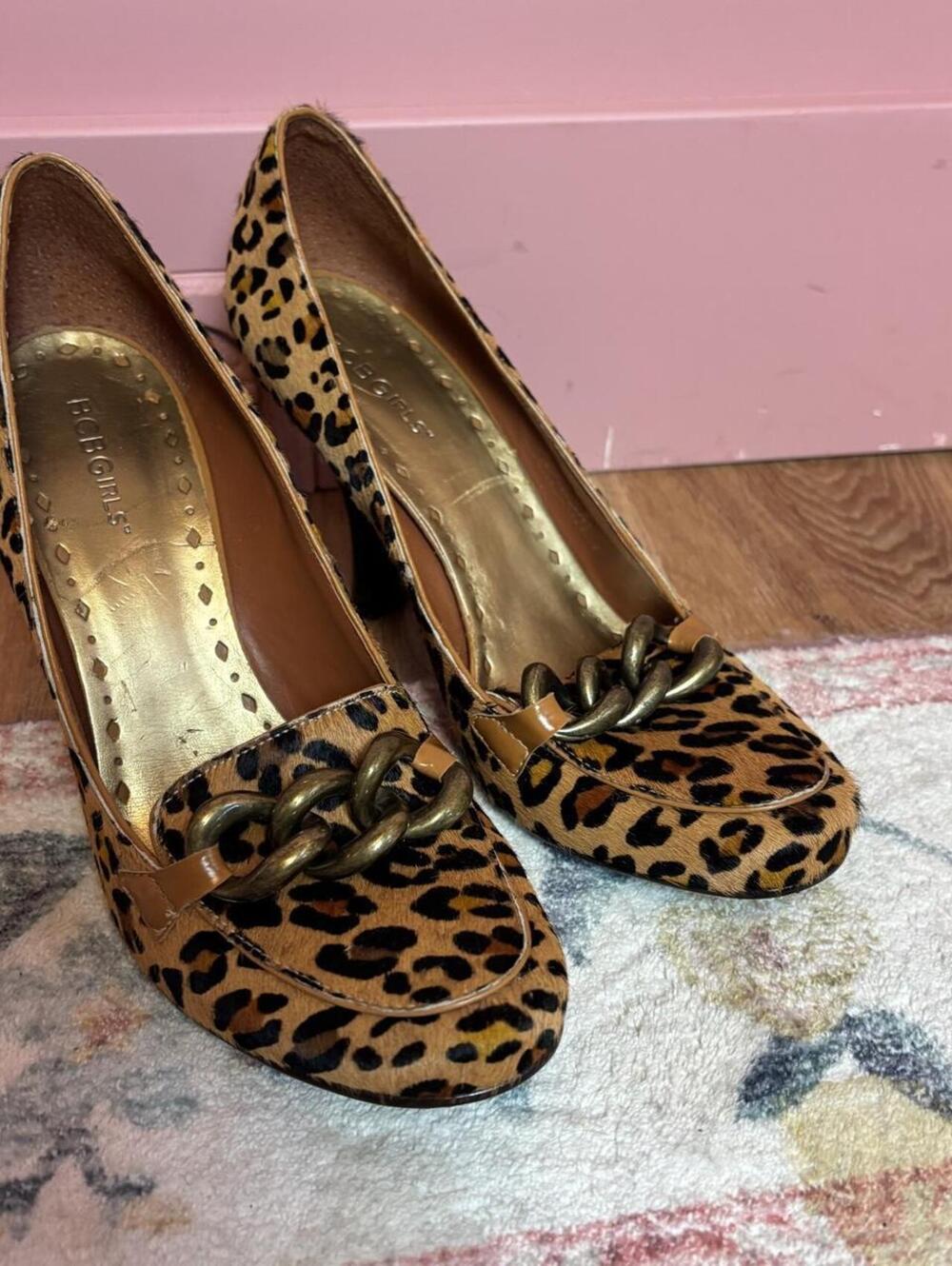 BCBG vintage leopard chain heels sz 9 brown tan y2k 2000s animal print